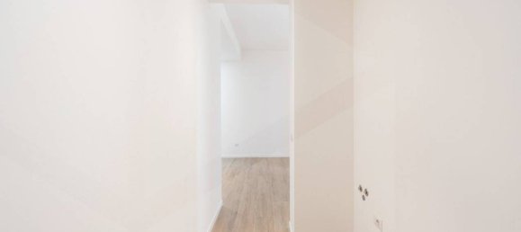 3-salle Appartement à Bergamo, Italy No. 33593 11