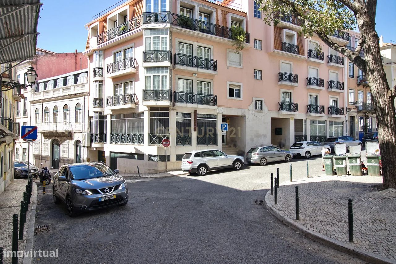 4 bedrooms Apartment in Lisbon, Portugal No. 131231