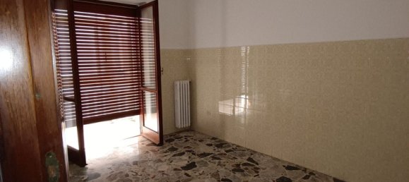 6-Zimmer Wohnung in Lagonegro, Italy, Nr. 31895 13
