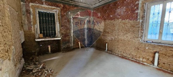 Dúplex de 7 habitaciónes en Cassano Magnago, Italy No. 5648 25