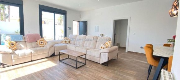 Villa de 3 dormitorios en Alicante, Spain No. 140626 2