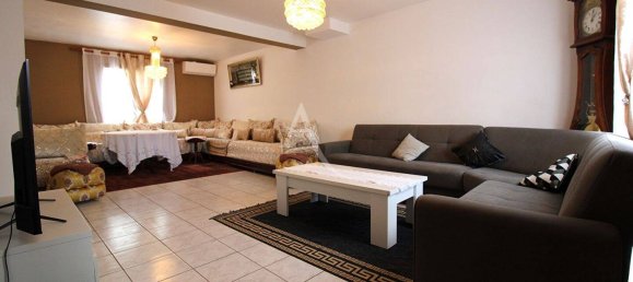 4 bedrooms House in Blois, France No. 65745 2