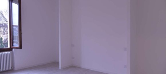 3 rooms Apartment in Cremona, Italy No. 125851 7