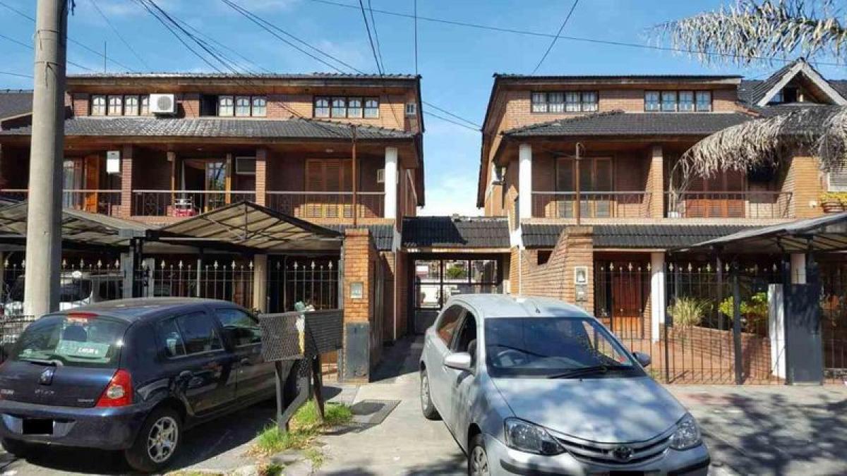 2 bedrooms House in Moron, Argentina No. 16365
