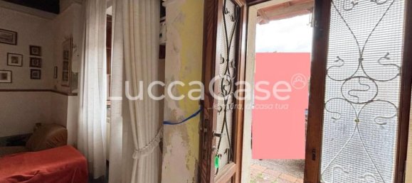 3 bedrooms House in Lucca, Italy No. 302382 2