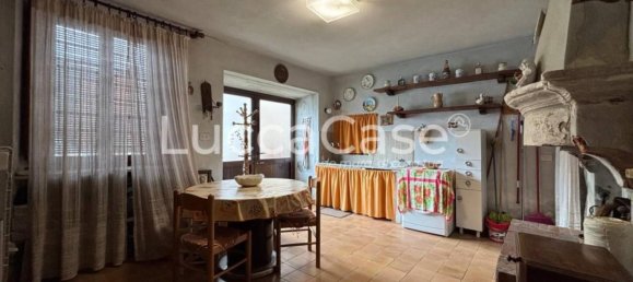 3 bedrooms House in Lucca, Italy No. 302382 13