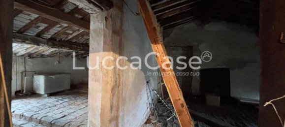 3 bedrooms House in Lucca, Italy No. 302382 37