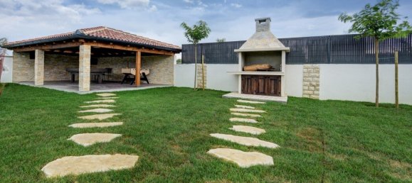 5 bedrooms Villa in Zadar, Croatia No. 199 2