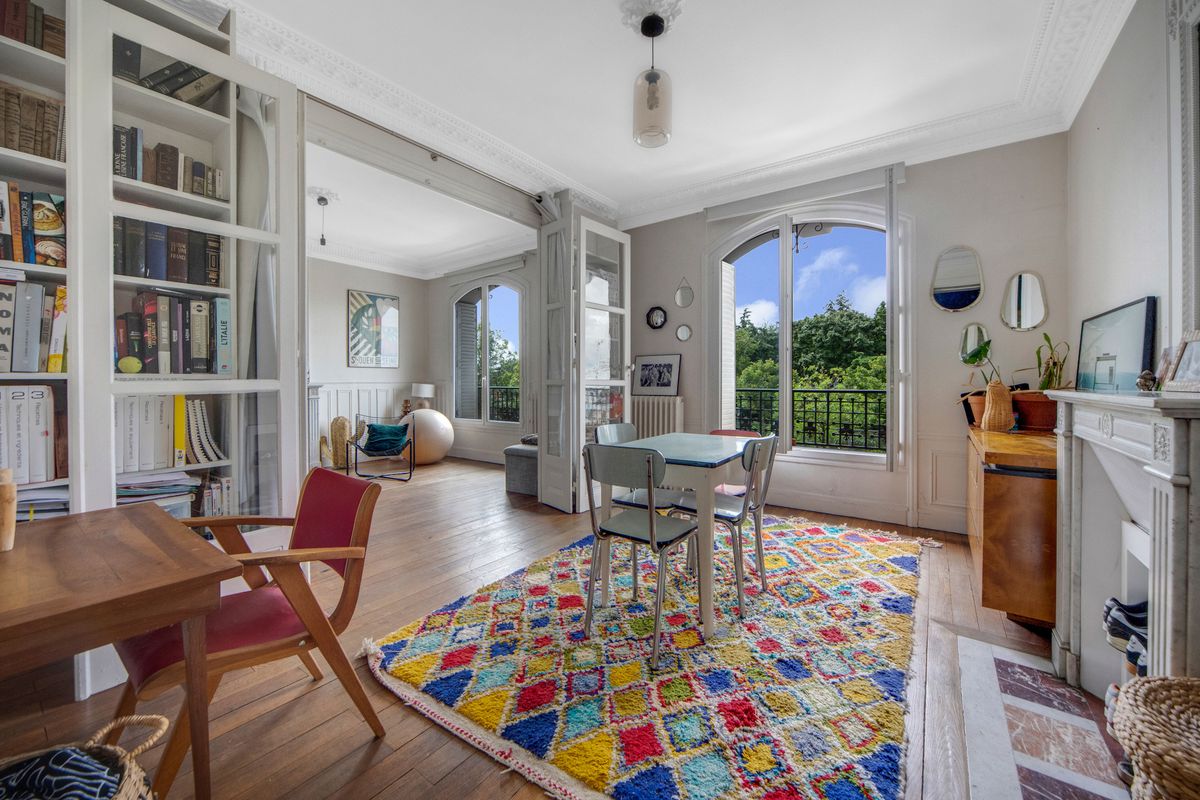 2 bedrooms Apartment in Paris, France No. 165422