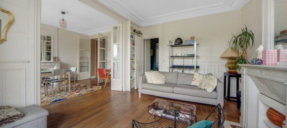 2 bedrooms Apartment in Paris, France No. 165422 3