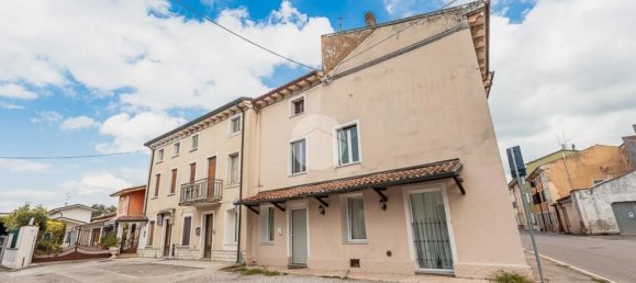 5 bedrooms House in Villafranca di Verona, Italy No. 331632 20