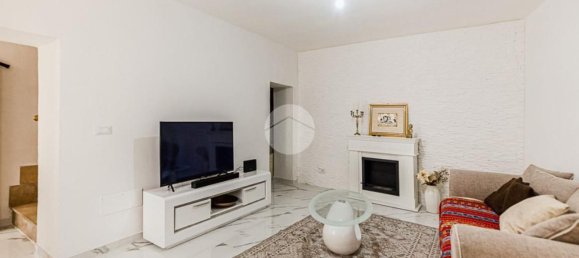 5 bedrooms House in Villafranca di Verona, Italy No. 331632 7