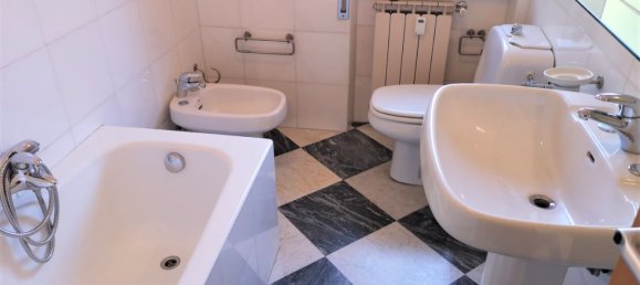 3 rooms Apartment in Carrara, Italy No. 176334 16