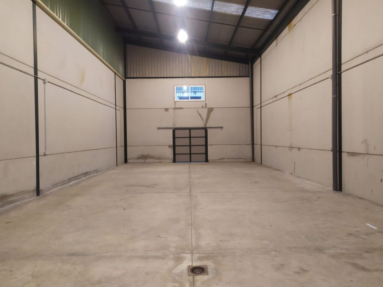 180m² Warehouse in Cadiz, Spain No. 271431