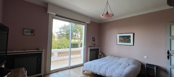 5 bedrooms House in Aiguillon, France No. 100232 10