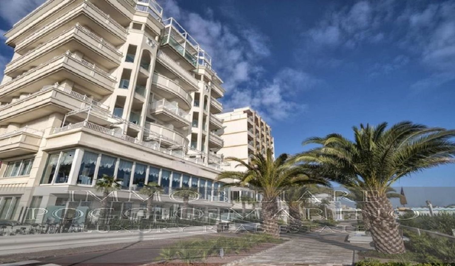 36 rooms Commercial property in Pietrasanta, Italy No. 79477