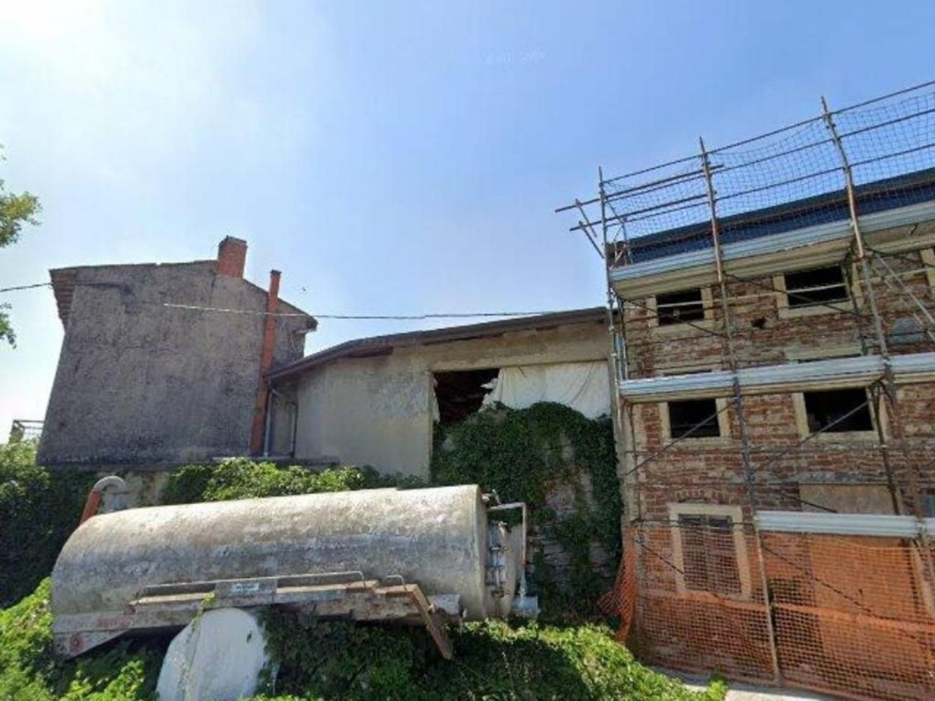 3 rooms Apartment in Castel d'Azzano, Italy No. 292904