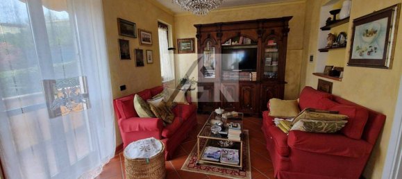 4 bedrooms Villa in Lucca, Italy No. 62124 6