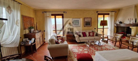 4 bedrooms Villa in Lucca, Italy No. 62124 5