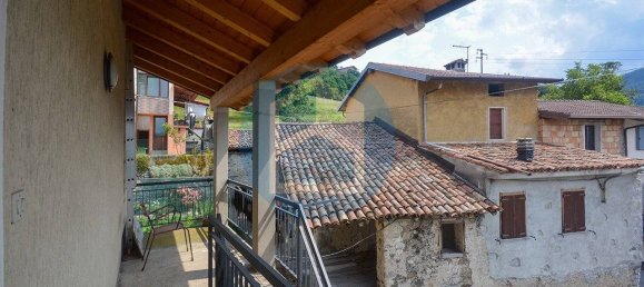 3 bedrooms House in Pian Camuno, Italy No. 303670 20