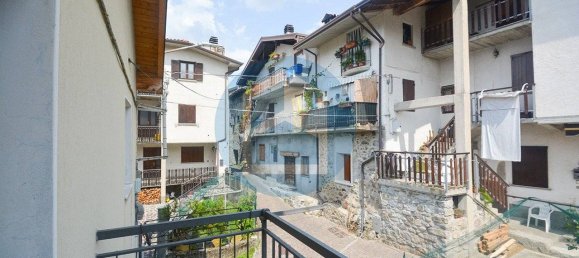 3 bedrooms House in Pian Camuno, Italy No. 303670 26