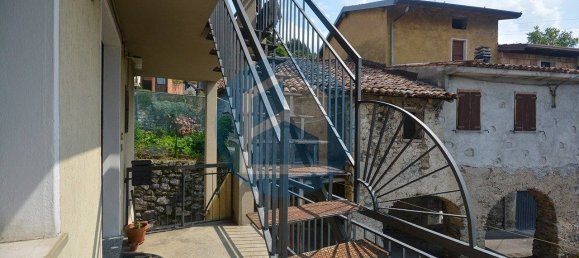 3 bedrooms House in Pian Camuno, Italy No. 303670 8
