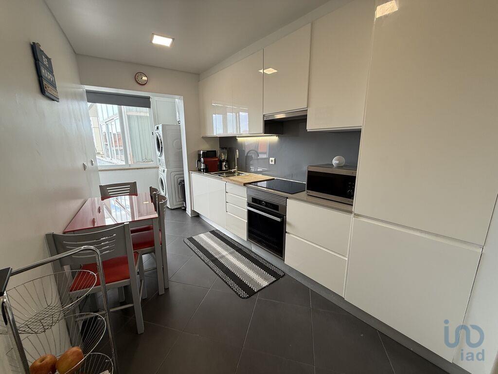 Квартира с 3 спальнями в Алмада, Португалия № 320798