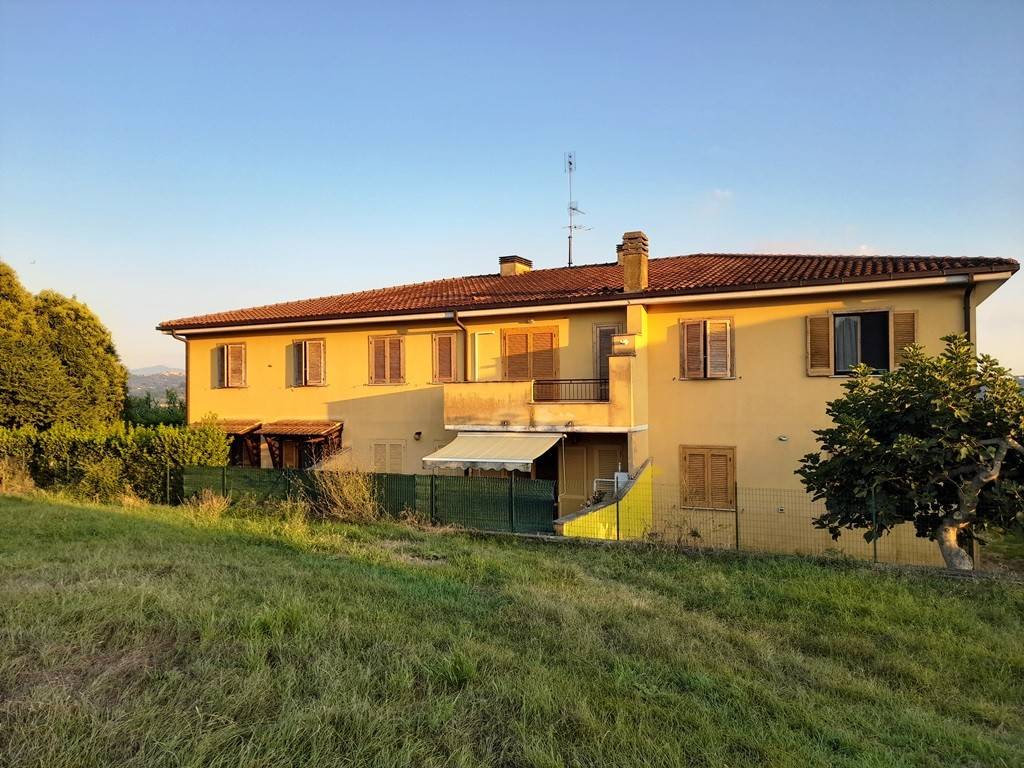 Apartamento de 2 dormitorios en Forano, Italy No. 130179
