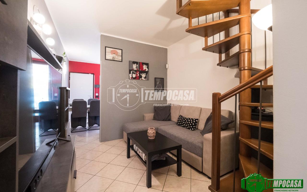 3 rooms Apartment in Misinto, Italy No. 42280