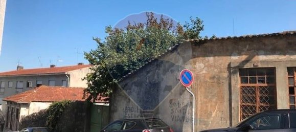 218m² Building in Porto, Portugal No. 33623 2