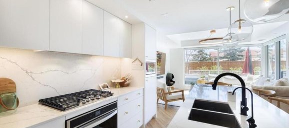 4 bedrooms House in Alberta, Canada No. 1234 3