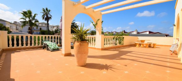 3 bedrooms Villa in Torrevieja, Spain No. 8585 10