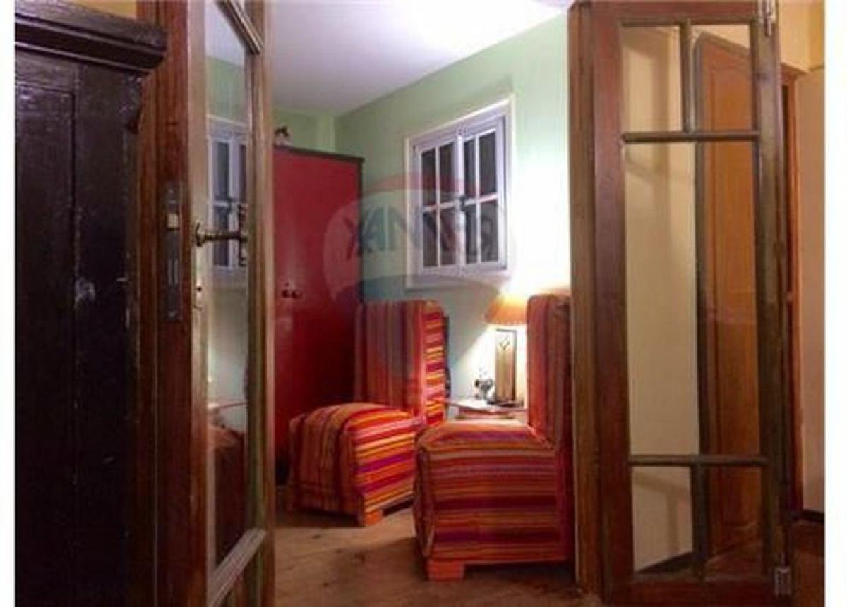 Casa de 4 dormitorios en Buenos Aires, Argentina No. 93391