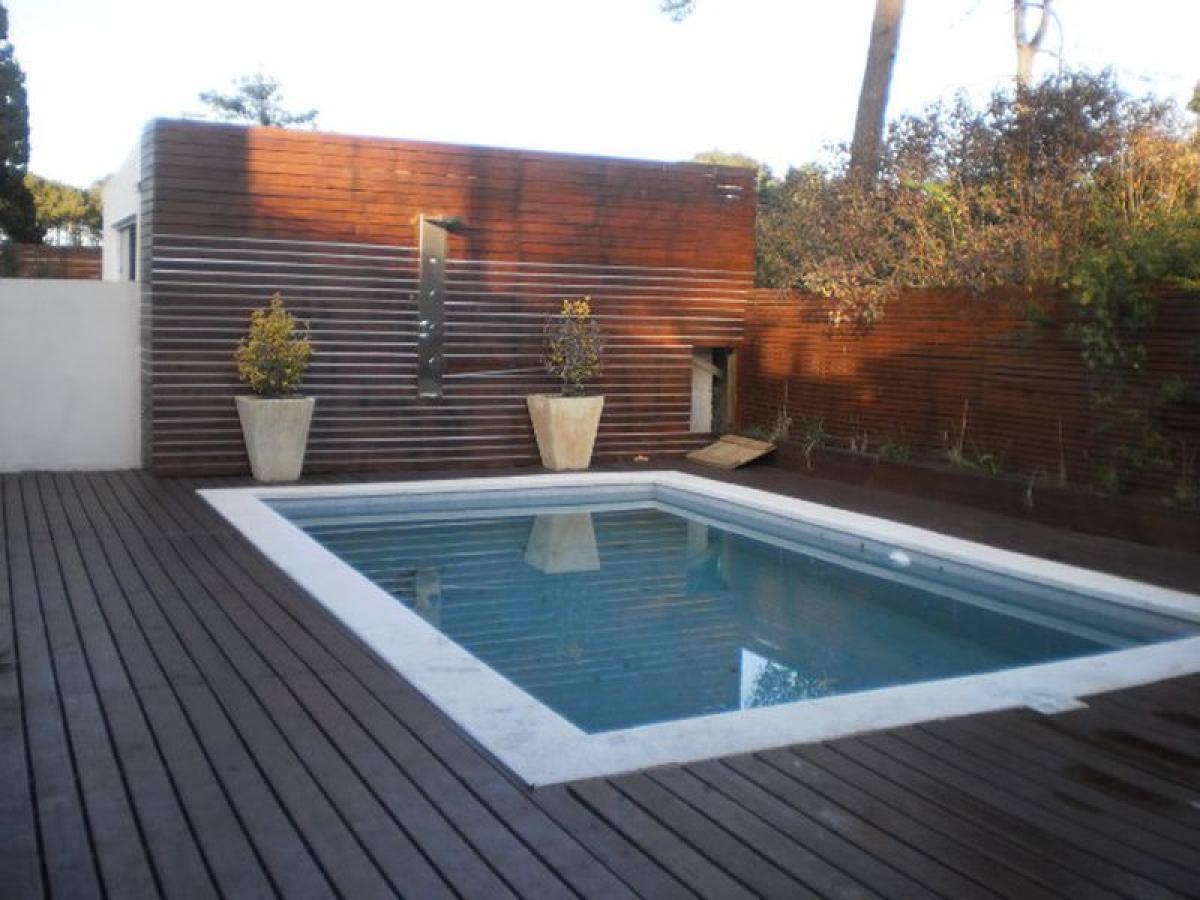 Casa de 3 dormitorios en Maldonado, Uruguay No. 9740