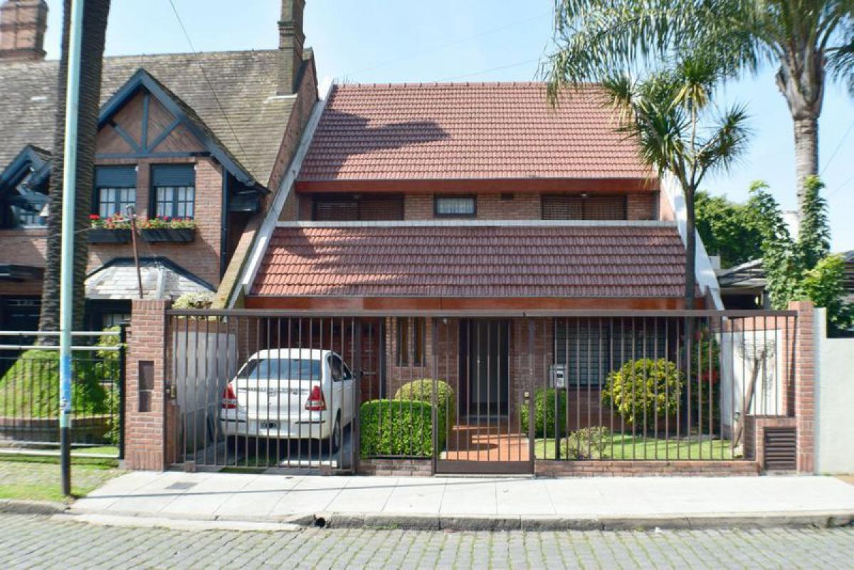 4 bedrooms House in Moron, Argentina No. 16399