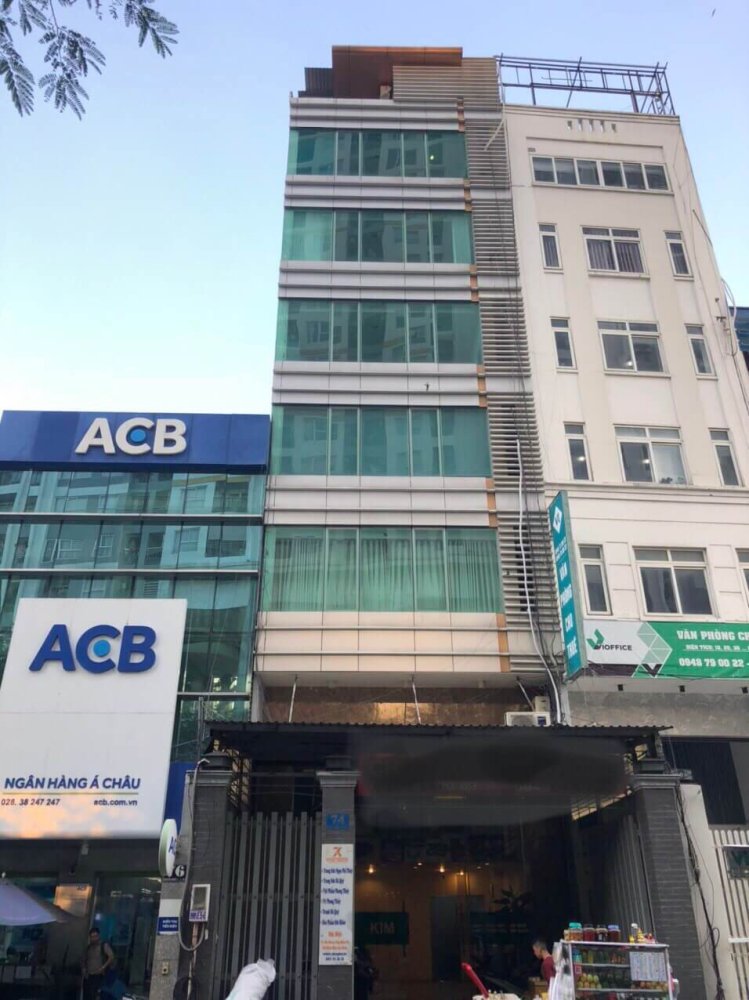 180.9m² House in District 4, Vietnam No. 13078