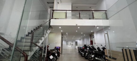 180.9m² House in District 4, Vietnam No. 13078 3