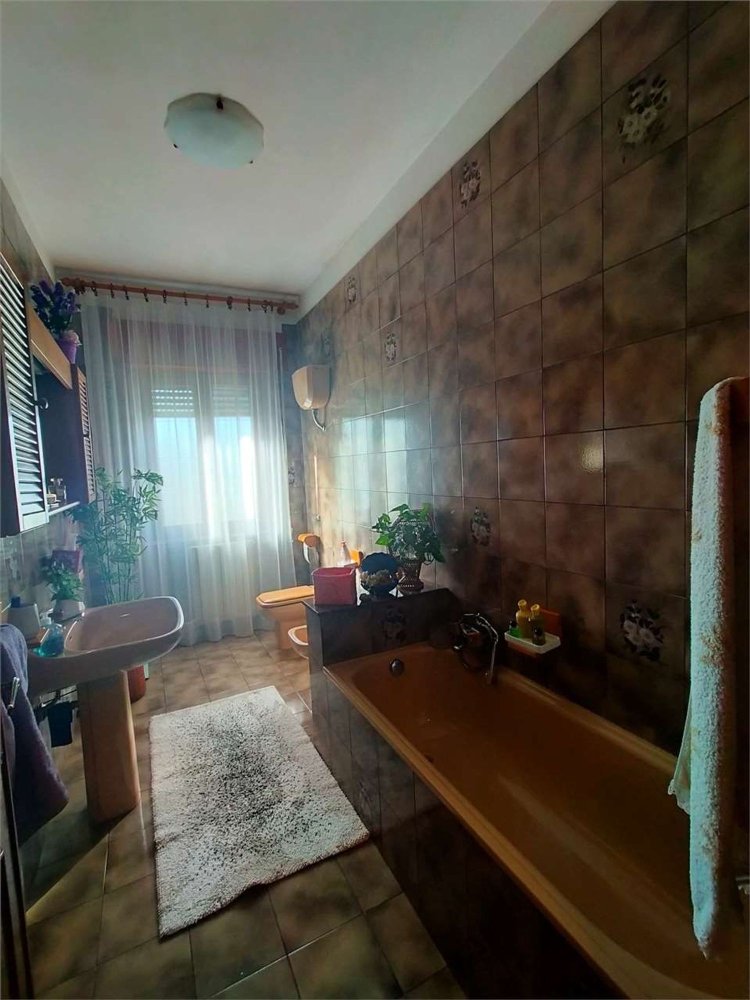 Apartamento de 5 habitaciónes en Latina, Italy No. 74224