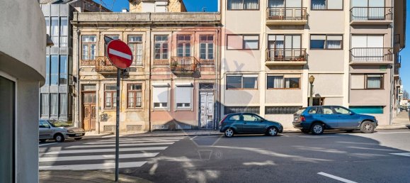 9 bedrooms Building in Porto, Portugal No. 35231 4