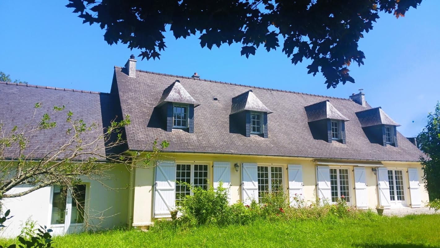 6 bedrooms House in Gouesnach, France No. 195534
