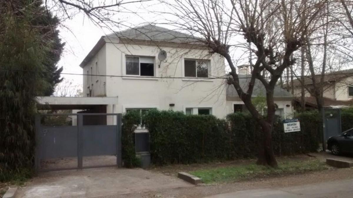 3 bedrooms House in Malvinas Argentinas, Argentina No. 12621