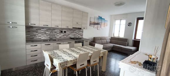 5 rooms House in Viverone, Italy No. 258597 2