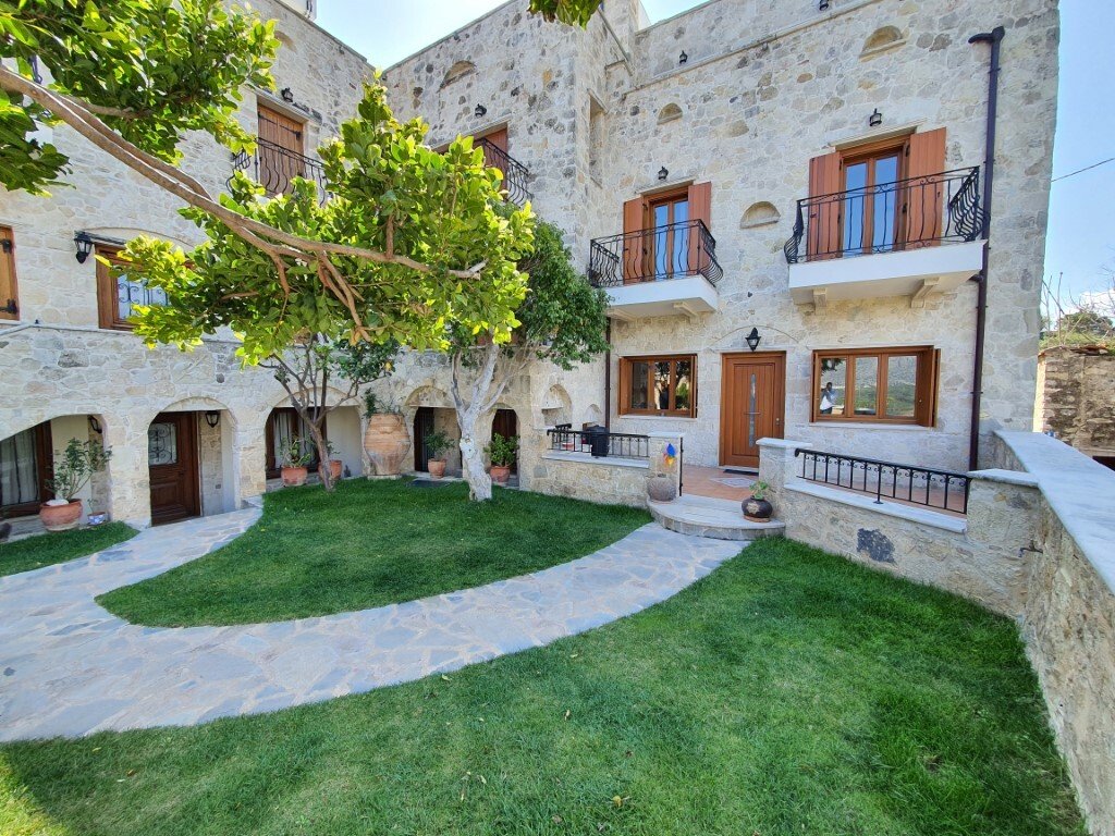 390m² Maisonette in Heraklion, Greece No. 2733