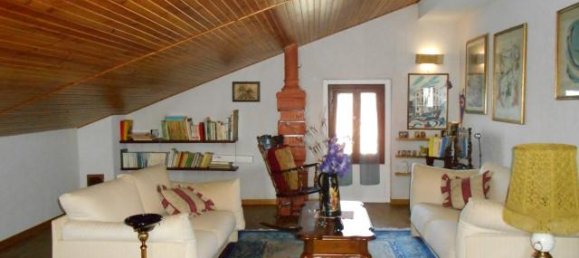 Casa de 3 habitaciónes en Castelfranco Piandiscò, Italy No. 235930 6