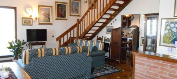 Casa de 3 habitaciónes en Castelfranco Piandiscò, Italy No. 235930 2