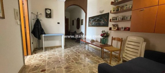 2 Schlafzimmer Wohnung in Crotone, Italy, Nr. 117044 5