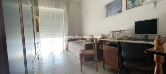 2 Schlafzimmer Wohnung in Crotone, Italy, Nr. 117044 8