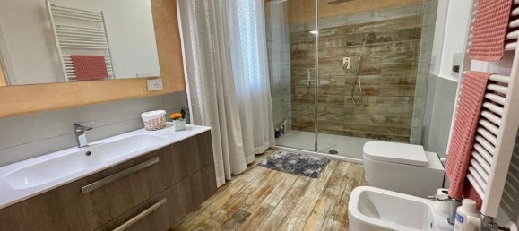 4 rooms Villa in Fino Mornasco, Italy No. 286299 2