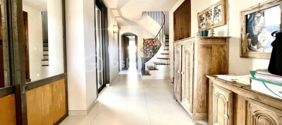 6 غرف نوم فيلا في Le Muy, France رقم 350601 12