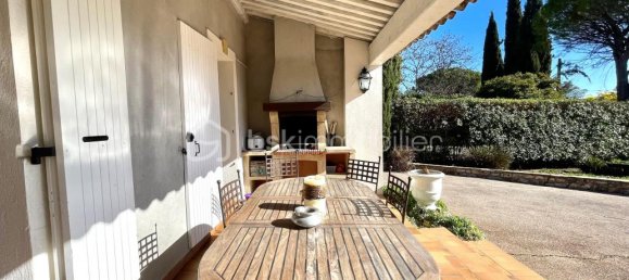 6 غرف نوم فيلا في Le Muy, France رقم 350601 15